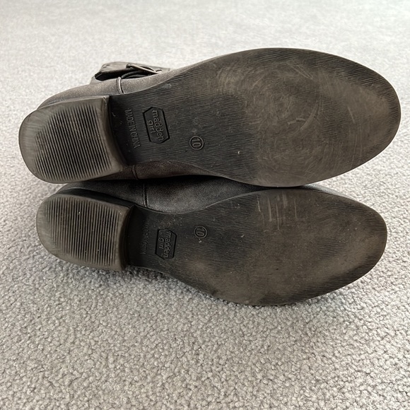 Madden Girl grey boots size 10 - Picture 3 of 3